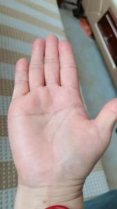 看掌紋真的能看出命運(yùn)嗎 通關(guān)手的小孩子有智力問題嗎