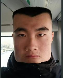 一臉正氣的男人面相 額方而廣的臉相